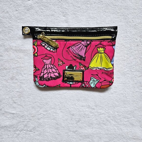 BETSEY JOHNSON, Set of 3 travel cosmetic bags in hot pink classic Betsey print! - Picture 7 of 12